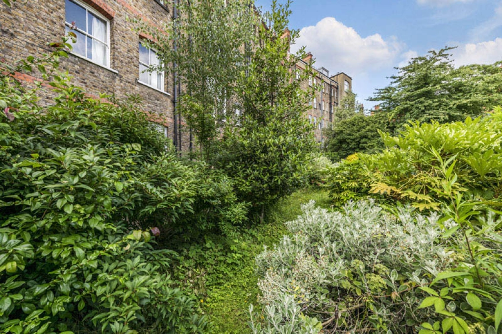 5 bedrooms apartments/flats for sale in Goldhurst Terrace, South Hampstead, London - NW6 view 9