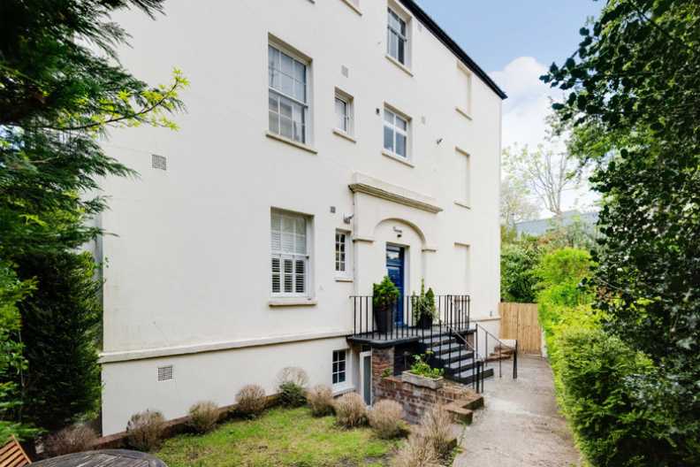 1 bedroom apartments/flats to sale in South End Road, Hampstead, London-image 2