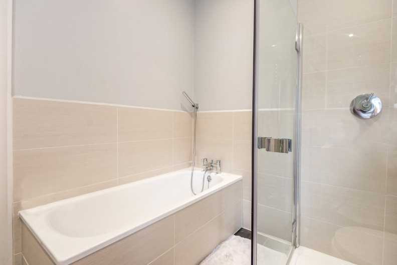 4 bedrooms apartments/flats to sale in Park Drive, Golders Hill Park-image 11