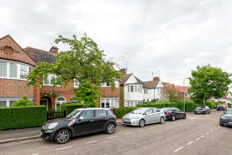 4 bedrooms apartments/flats to sale in Park Drive, Golders Hill Park-image 18