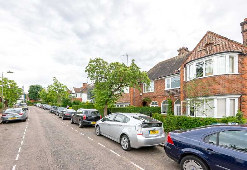 4 bedrooms to sale in Park Drive, Golders Hill Park-image 19