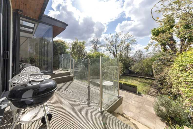 4 bedrooms apartments/flats to sale in Park Drive, Golders Hill Park-image 12