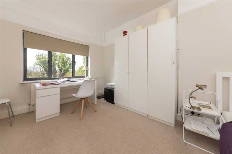 4 bedrooms apartments/flats to sale in Park Drive, Golders Hill Park-image 10