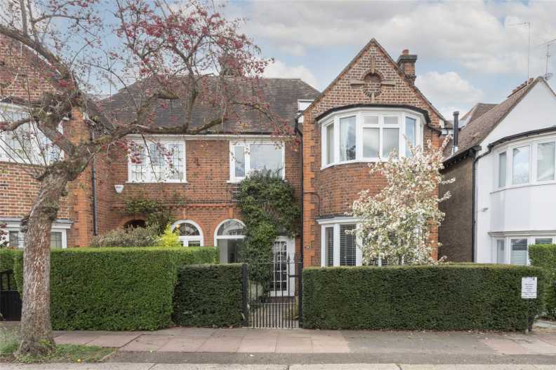 4 bedrooms to sale in Park Drive, Golders Hill Park-image 16