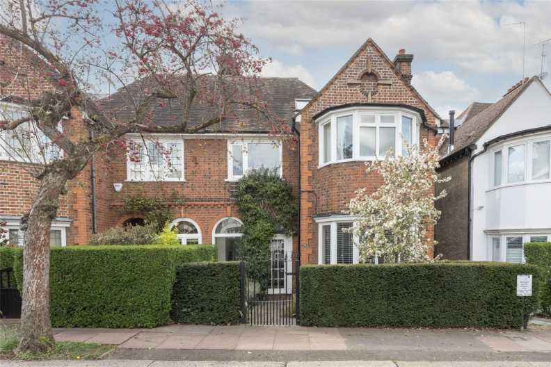 4 bedrooms apartments/flats to sale in Park Drive, Golders Hill Park-image 16