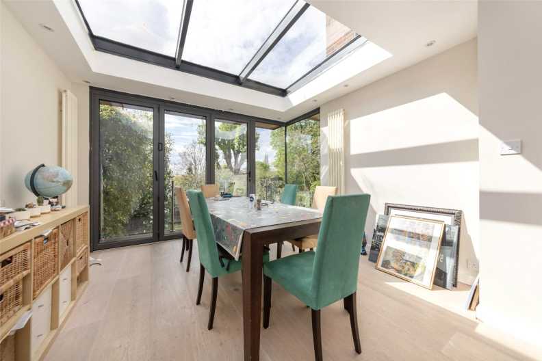 4 bedrooms apartments/flats to sale in Park Drive, Golders Hill Park-image 3