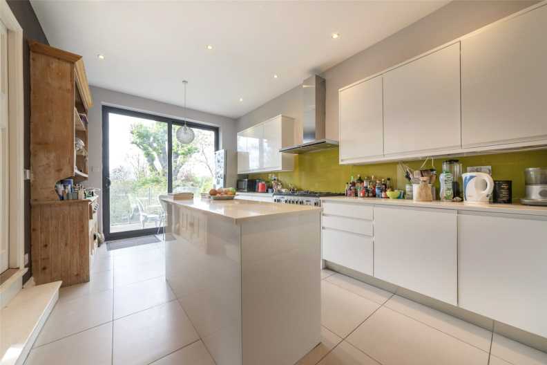 4 bedrooms to sale in Park Drive, Golders Hill Park-image 6