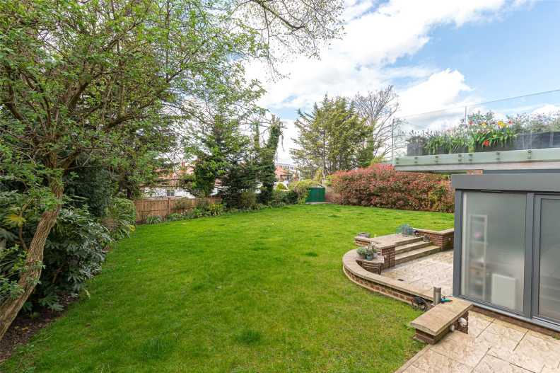 2 bedrooms apartments/flats to sale in West Heath Road, Hampstead-image 17