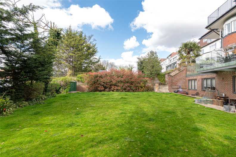 2 bedrooms apartments/flats to sale in West Heath Road, Hampstead-image 8