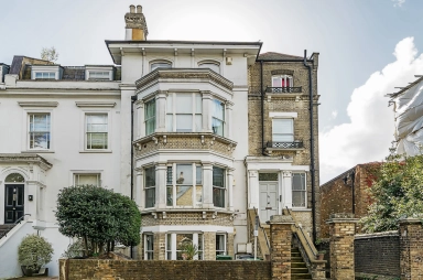 Hampstead Lane, Highgate N6 image 11