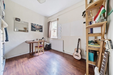 Hampstead Lane, Highgate N6 image 5