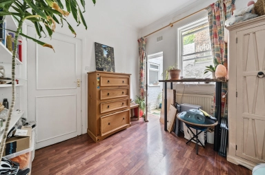 Hampstead Lane, Highgate N6 image 18