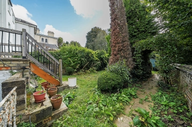Hampstead Lane, Highgate N6 image 21