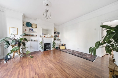 Hampstead Lane, Highgate N6 image 13