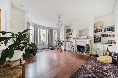 Hampstead Lane, Highgate N6 image 1