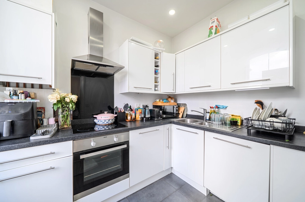 2 bedrooms apartments/flats for sale in King Henrys Road, Primrose Hill - NW3 view 3