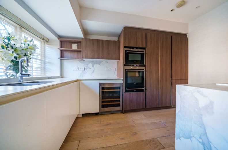 4 bedrooms apartments/flats to sale in Kidderpore Avenue, Hampstead-image 3