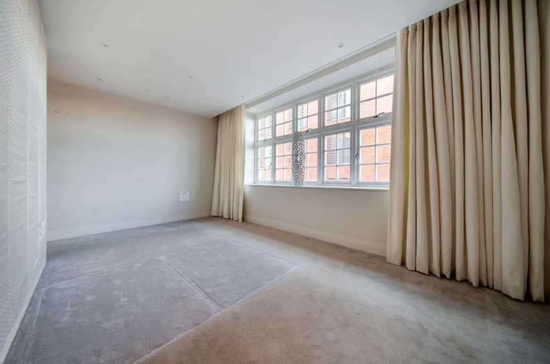 4 bedrooms apartments/flats to sale in Kidderpore Avenue, Hampstead-image 13