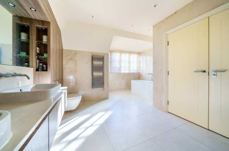 4 bedrooms apartments/flats to sale in Kidderpore Avenue, Hampstead-image 9