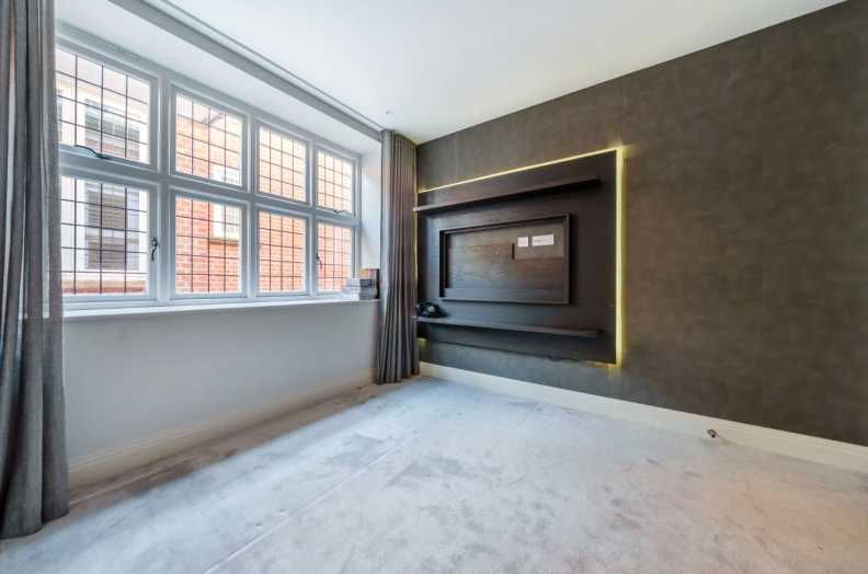 4 bedrooms apartments/flats to sale in Kidderpore Avenue, Hampstead-image 8