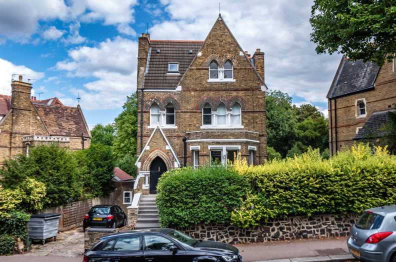 2 bedrooms apartments/flats to sale in Crescent Road, Crouch End-image 1