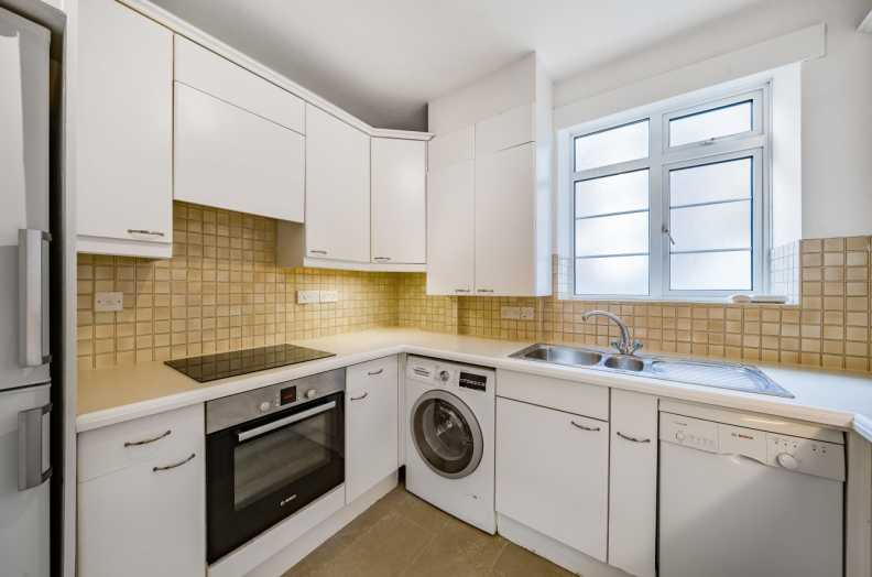 2 bedrooms apartments/flats to sale in Belsize Avenue, Belsize Park-image 3