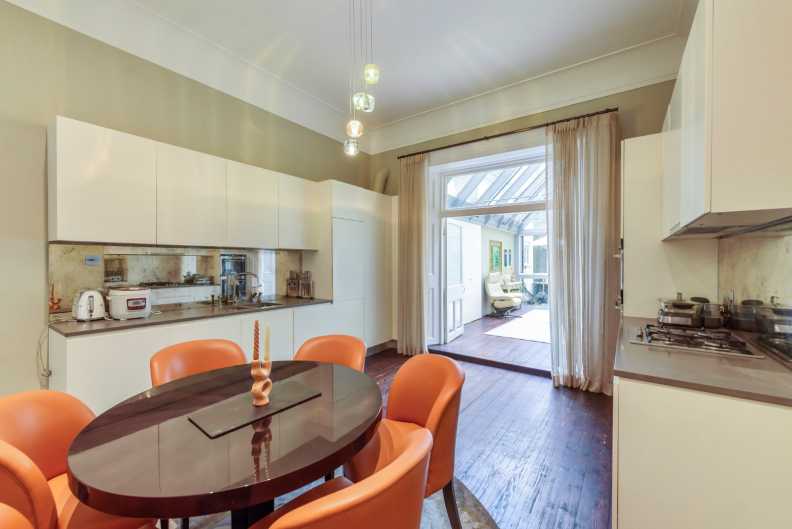 2 bedrooms apartments/flats to sale in Woodchurch Road, West Hampstead-image 5