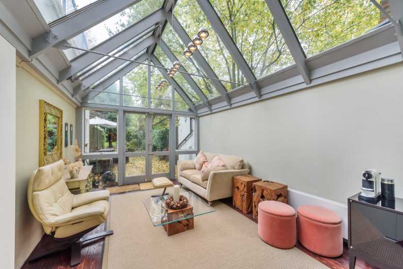 2 bedrooms apartments/flats to sale in Woodchurch Road, West Hampstead-image 4