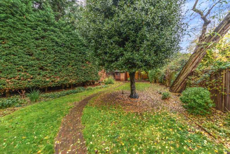 2 bedrooms apartments/flats to sale in Woodchurch Road, West Hampstead-image 3