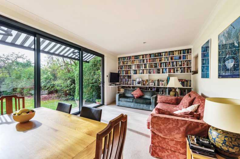 3 bedrooms apartments/flats to sale in Nassington Road, Hampstead Heath-image 2