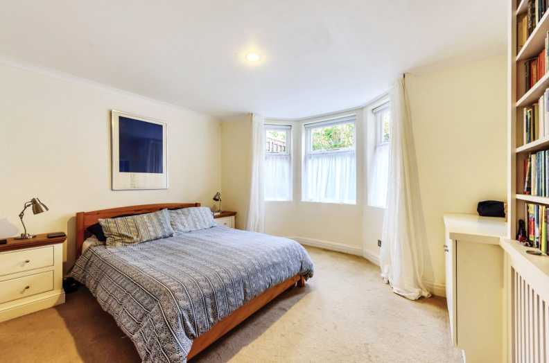 3 bedrooms apartments/flats to sale in Nassington Road, Hampstead Heath-image 5