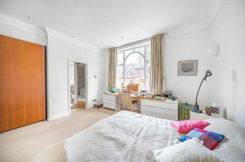 3 bedrooms apartments/flats to sale in Holford Road, Hampstead Village-image 4