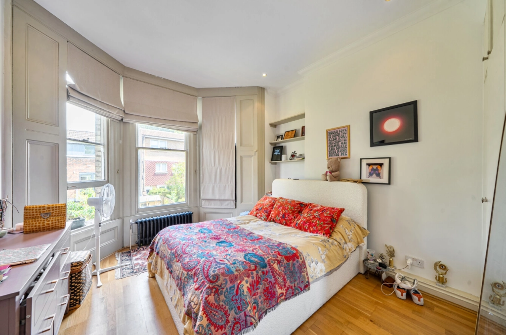 2 bedrooms apartments/flats for sale in Gayton Crescent, Hampstead Village - NW3 view 9