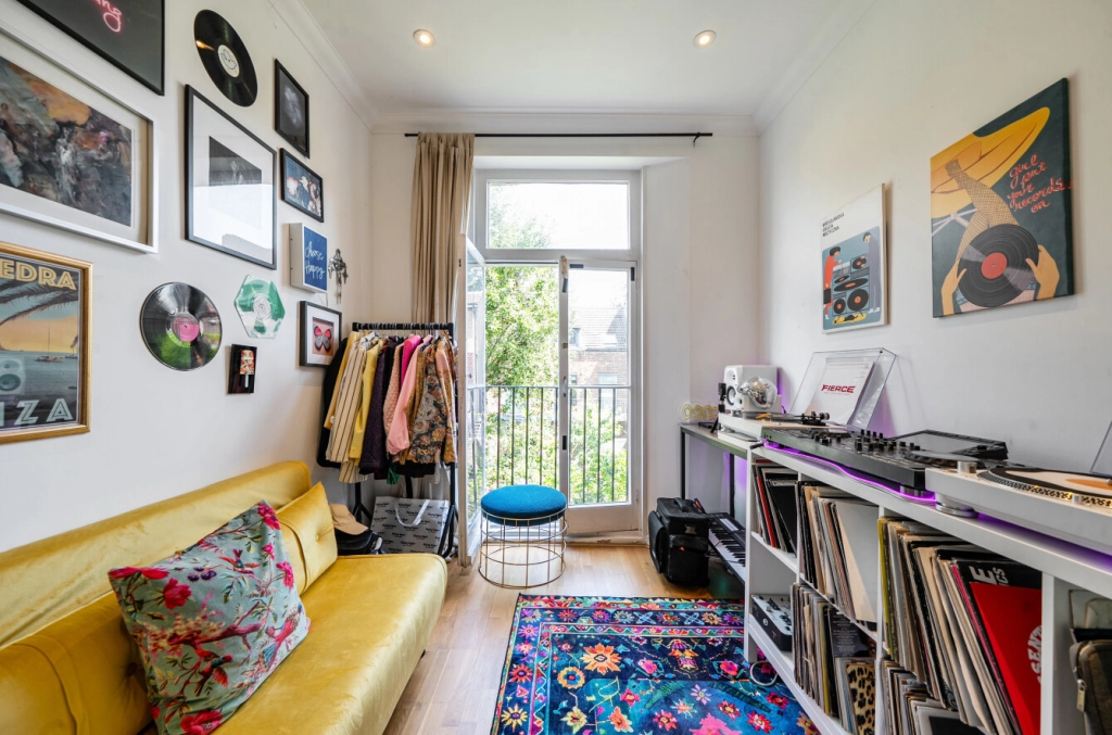 2 bedrooms apartments/flats for sale in Gayton Crescent, Hampstead Village - NW3 view 10