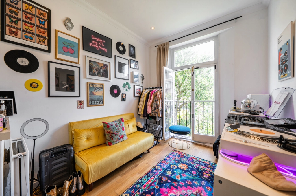 2 bedrooms apartments/flats for sale in Gayton Crescent, Hampstead Village - NW3 view 5