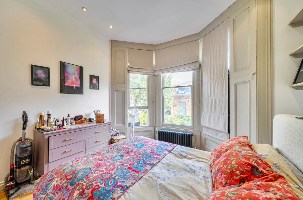 2 bedrooms apartments/flats for sale in Gayton Crescent, Hampstead Village - NW3 view 4