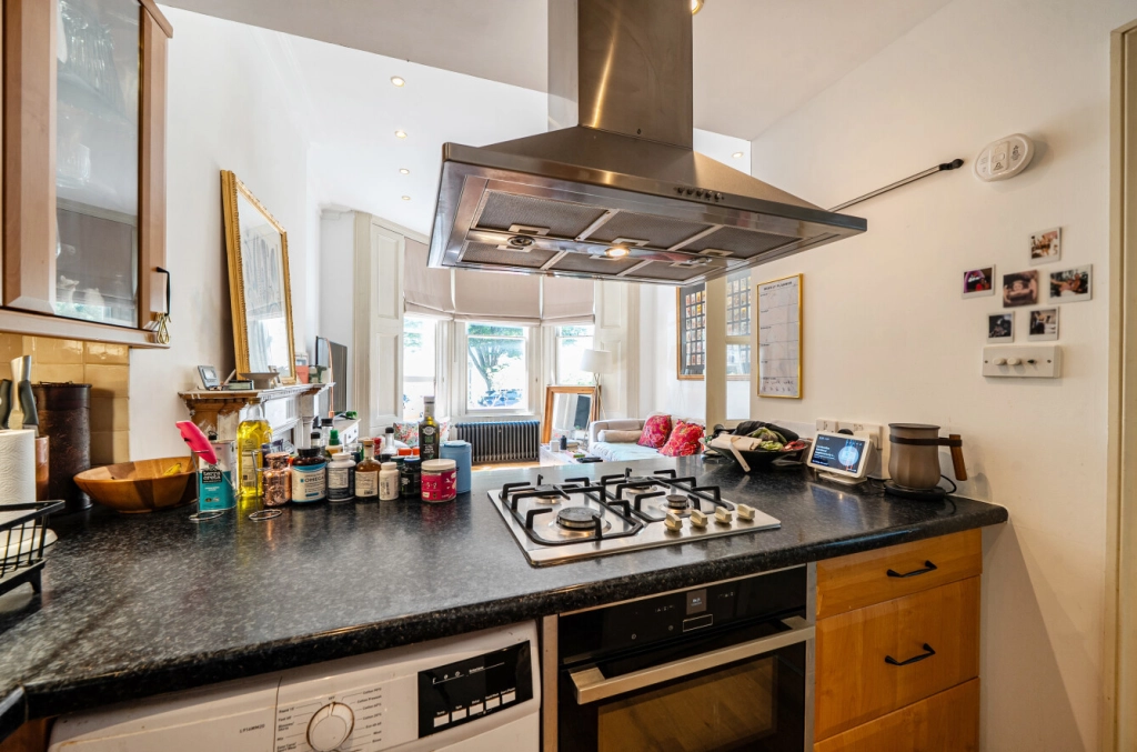 2 bedrooms apartments/flats for sale in Gayton Crescent, Hampstead Village - NW3 view 8