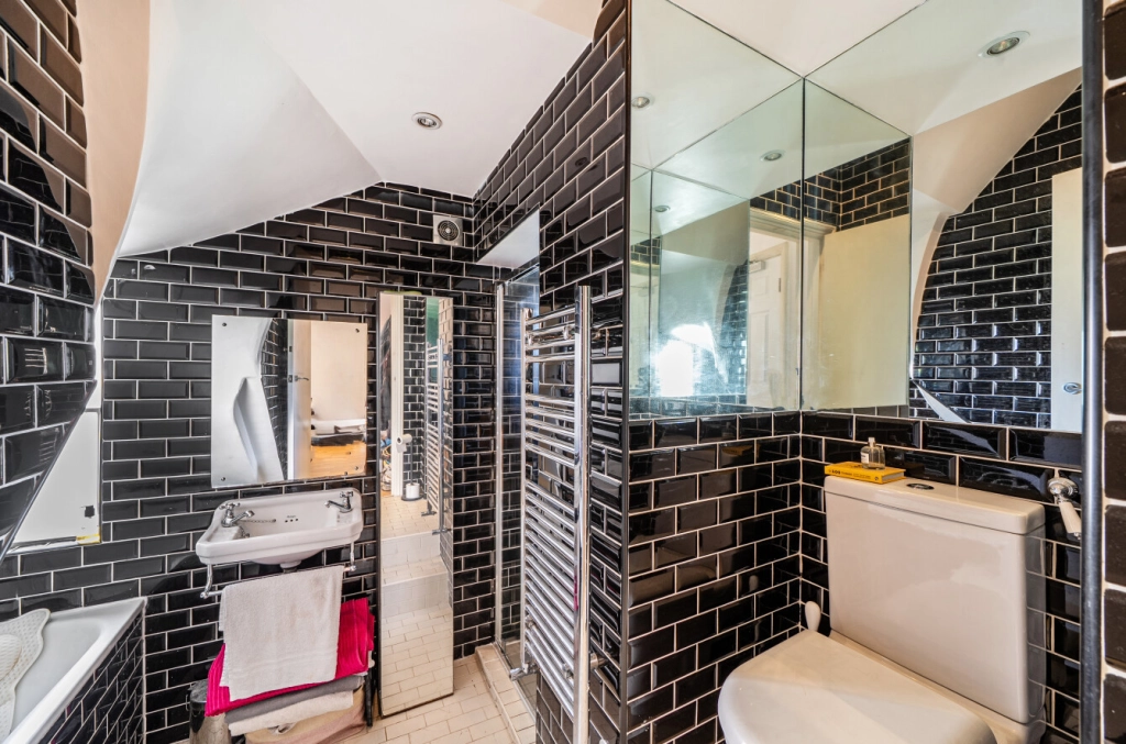 2 bedrooms apartments/flats for sale in Gayton Crescent, Hampstead Village - NW3 view 7