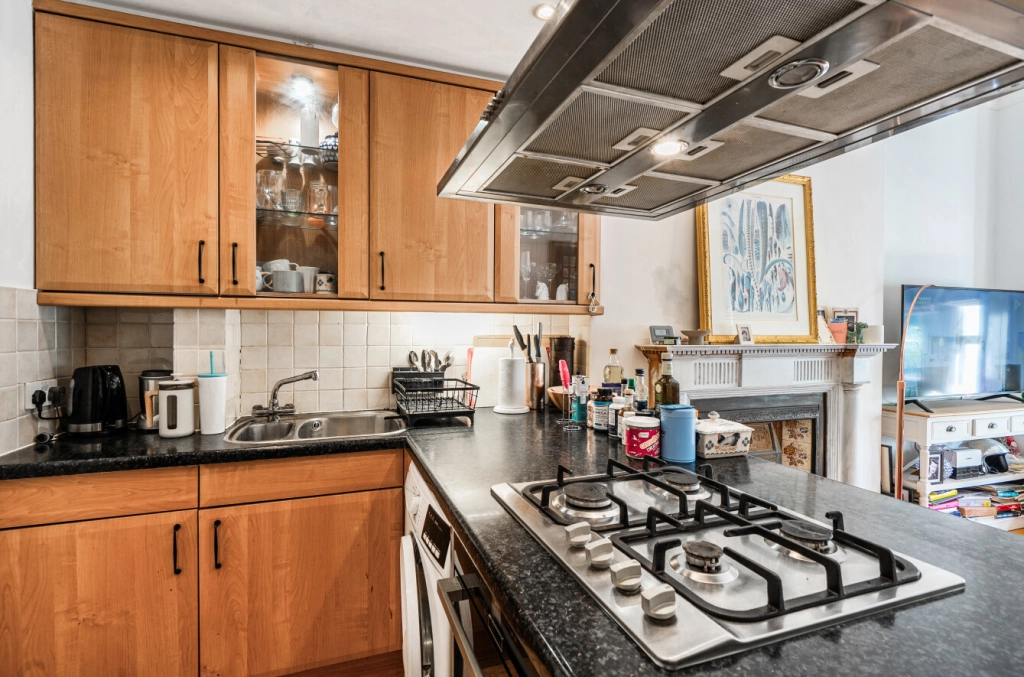 2 bedrooms apartments/flats for sale in Gayton Crescent, Hampstead Village - NW3 view 3