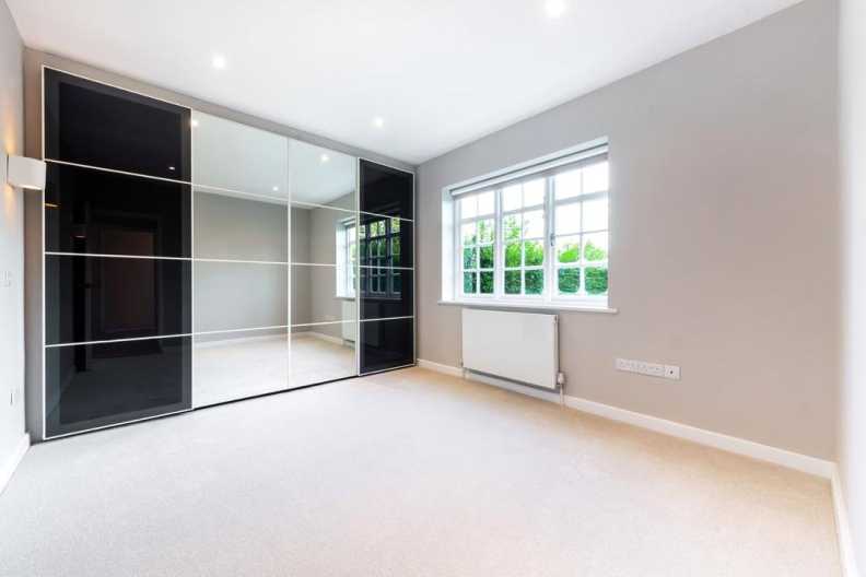 1 bedroom apartments/flats to sale in Midholm Close, Hampstead Garden Suburb-image 6