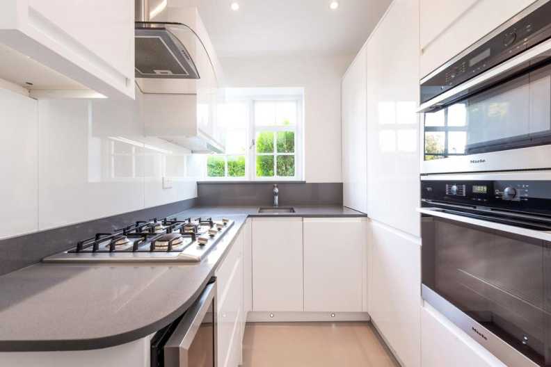 1 bedroom apartments/flats to sale in Midholm Close, Hampstead Garden Suburb-image 5