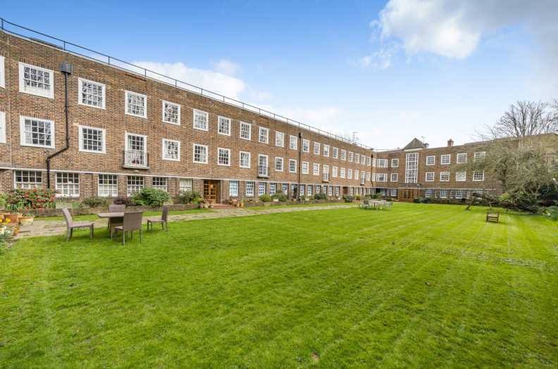 3 bedrooms apartments/flats to sale in Corringham Road, Hampstead Garden Suburb-image 7