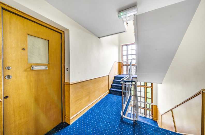 3 bedrooms apartments/flats to sale in Corringham Road, Hampstead Garden Suburb-image 9