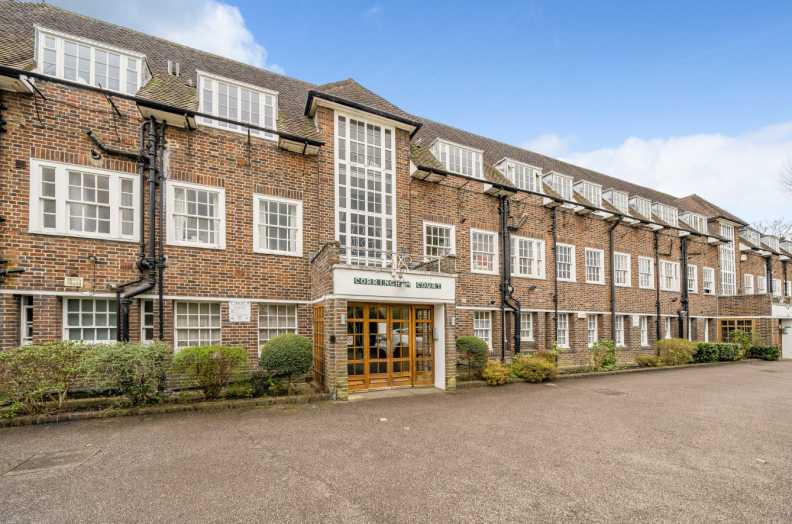 3 bedrooms apartments/flats to sale in Corringham Road, Hampstead Garden Suburb-image 1