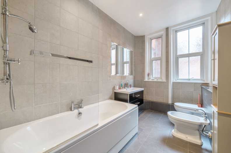 3 bedrooms apartments/flats to sale in Finchley Road, Hampstead-image 7