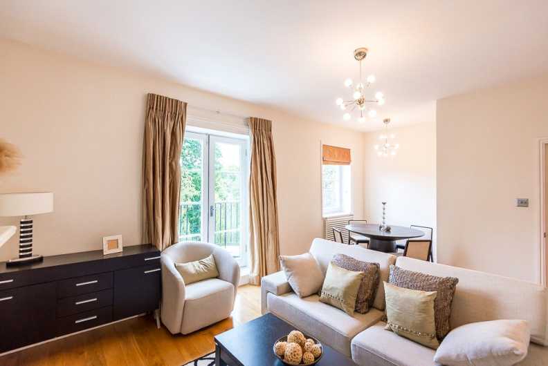 1 bedroom apartments/flats to sale in Well Walk, Hampstead Village-image 3