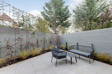 The Vale, Golders Green - NW11 view 2