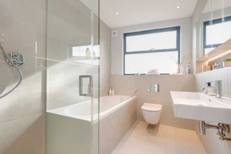 5 bedrooms houses to sale in The Vale, Golders Green-image 15