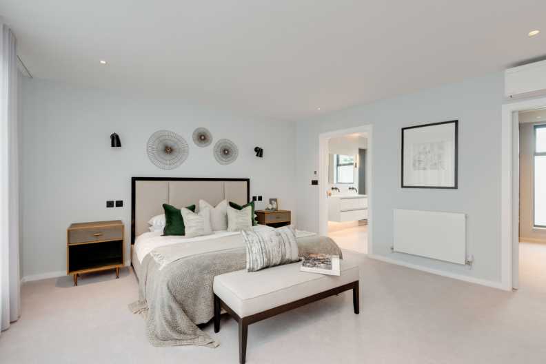 5 bedrooms houses to sale in The Vale, Golders Green-image 11