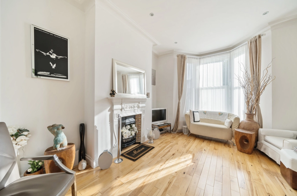 4 bedrooms houses for sale in North End Road, Golders Green - NW11 view 2